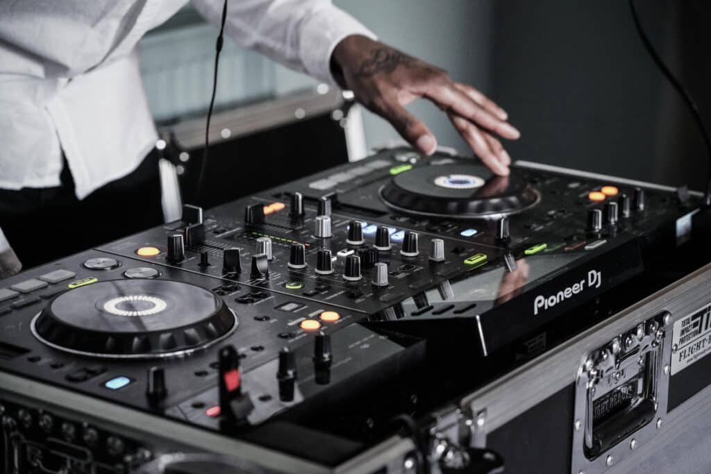 Choosing the right wedding DJ